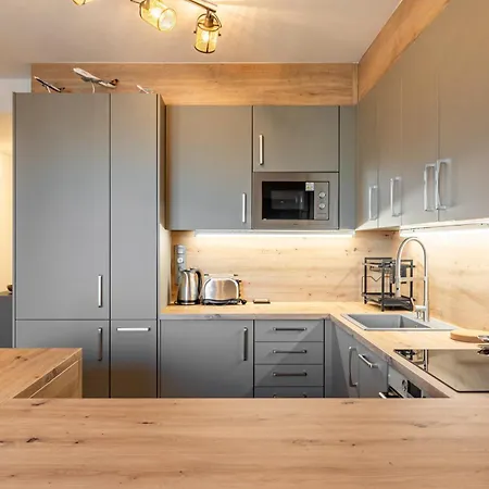 Slovakia Guthaus 64d * Pressburg