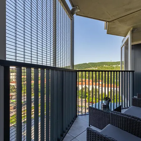 Slovakia Guthaus 64d *