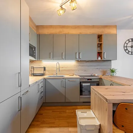 Slovakia Guthaus 64d Bratislava